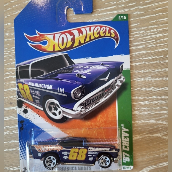 Hot Wheels Treasure Hunts '57 Chevy 2011 - Picture 1 of 6
